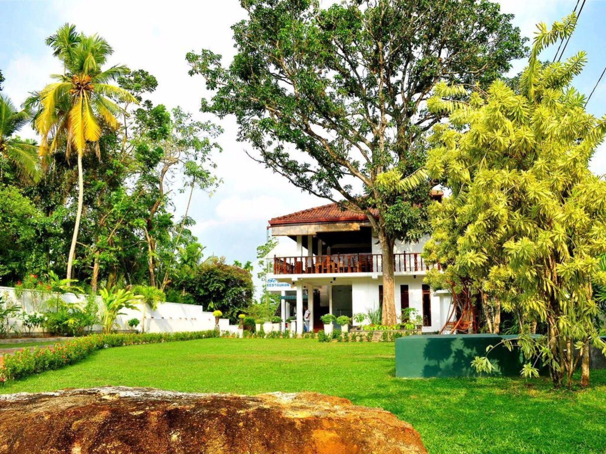 Rockery Villa Ayurveda Bentota Exterior photo